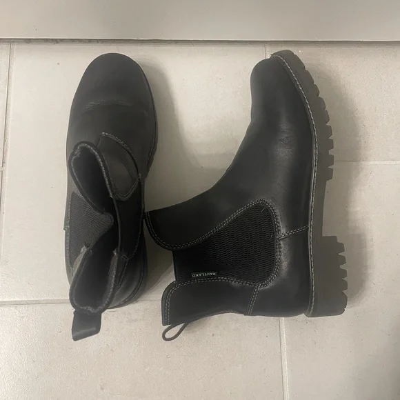 Eastland Ida Chelsea Boots - Picture 3 of 3
